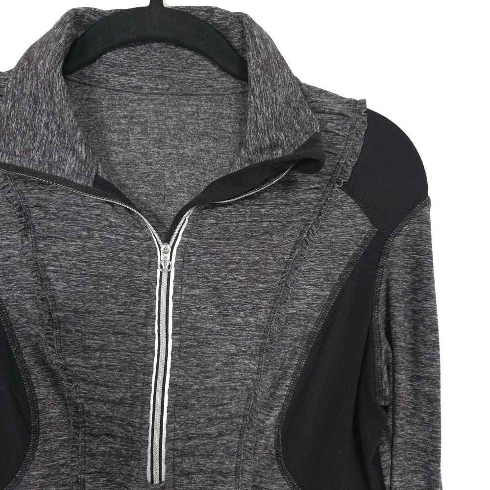 Lululemon Run Your Heart Out Pullover Women's 6 Gray Black‎  1/2 Zip Hand Covers